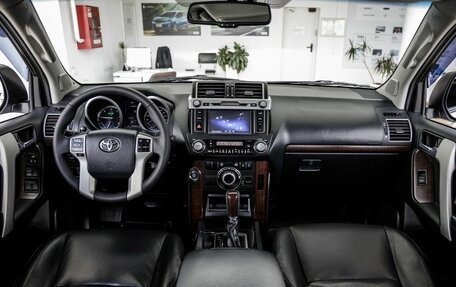 Toyota Land Cruiser Prado 150 рестайлинг 2, 2014 год, 3 598 000 рублей, 29 фотография