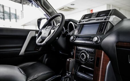 Toyota Land Cruiser Prado 150 рестайлинг 2, 2014 год, 3 598 000 рублей, 28 фотография