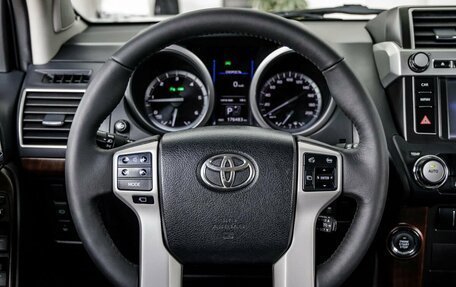 Toyota Land Cruiser Prado 150 рестайлинг 2, 2014 год, 3 598 000 рублей, 36 фотография