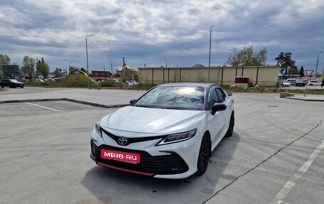 Toyota Camry, 2021 год, 3 200 000 рублей, 2 фотография