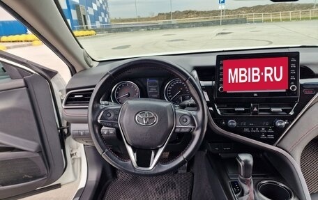 Toyota Camry, 2021 год, 3 200 000 рублей, 13 фотография
