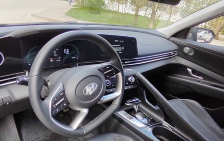 Hyundai Elantra, 2023 год, 2 100 000 рублей, 11 фотография