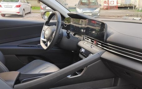 Hyundai Elantra, 2023 год, 2 100 000 рублей, 13 фотография