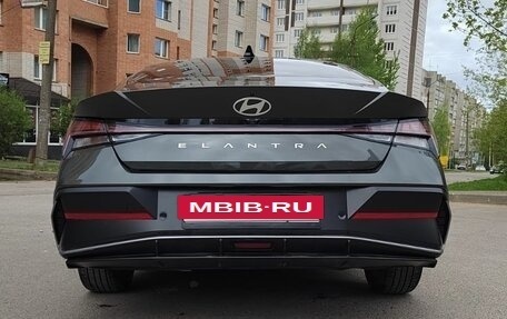 Hyundai Elantra, 2023 год, 2 100 000 рублей, 8 фотография