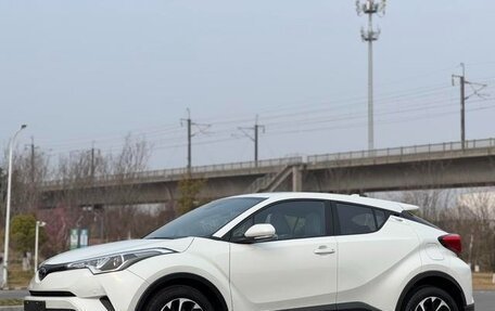 Toyota C-HR I рестайлинг, 2021 год, 1 590 100 рублей, 1 фотография