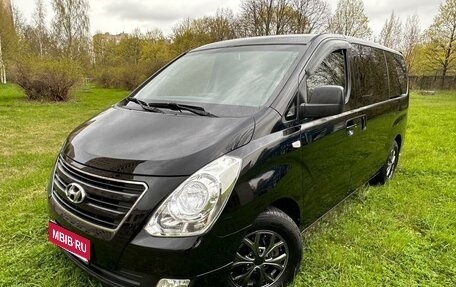 Hyundai Grand Starex Grand Starex I рестайлинг 2, 2017 год, 2 950 000 рублей, 1 фотография