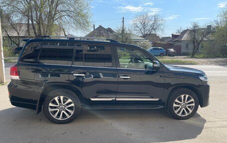 Toyota Land Cruiser 200, 2017 год, 7 750 000 рублей, 3 фотография