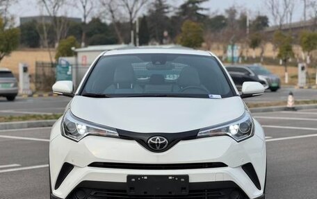 Toyota C-HR I рестайлинг, 2021 год, 1 590 100 рублей, 3 фотография