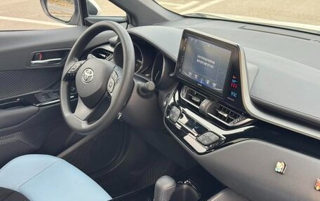 Toyota C-HR I рестайлинг, 2021 год, 1 590 100 рублей, 12 фотография