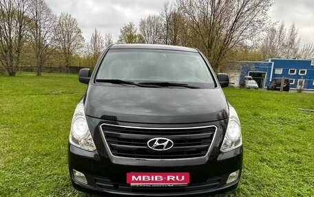Hyundai Grand Starex Grand Starex I рестайлинг 2, 2017 год, 2 950 000 рублей, 2 фотография