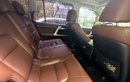 Toyota Land Cruiser 200, 2016 год, 6 900 000 рублей, 10 фотография