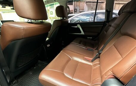 Toyota Land Cruiser 200, 2016 год, 6 900 000 рублей, 7 фотография