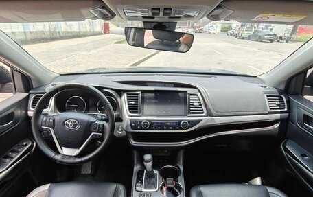 Toyota Highlander III, 2021 год, 2 500 900 рублей, 7 фотография