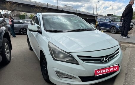 Hyundai Solaris II рестайлинг, 2015 год, 830 000 рублей, 2 фотография