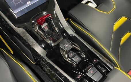 Lamborghini Huracán, 2022 год, 27 200 000 рублей, 13 фотография