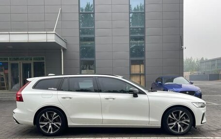 Volvo V60 II, 2021 год, 2 830 600 рублей, 5 фотография
