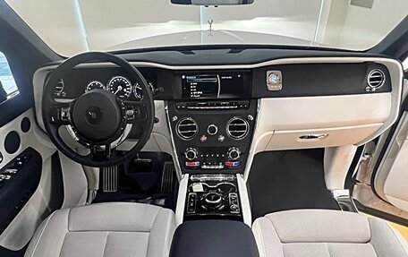 Rolls-Royce Cullinan, 2022 год, 29 685 000 рублей, 3 фотография