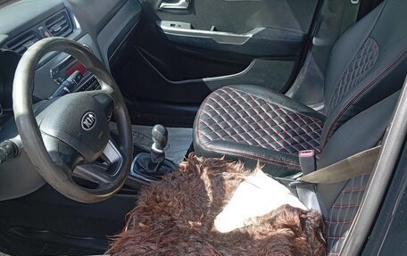 KIA Rio III рестайлинг, 2013 год, 700 000 рублей, 23 фотография