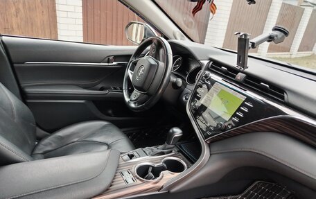 Toyota Camry, 2018 год, 2 650 000 рублей, 11 фотография