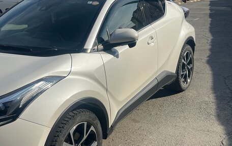 Toyota C-HR I рестайлинг, 2017 год, 1 920 000 рублей, 6 фотография
