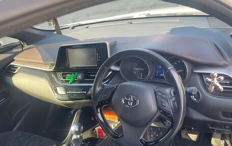 Toyota C-HR I рестайлинг, 2017 год, 1 920 000 рублей, 8 фотография