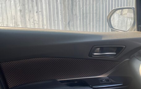 Toyota C-HR I рестайлинг, 2017 год, 1 920 000 рублей, 10 фотография