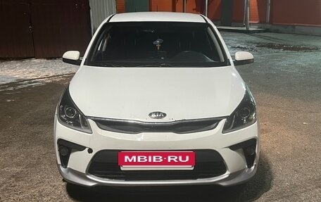 KIA Rio IV, 2018 год, 850 000 рублей, 4 фотография