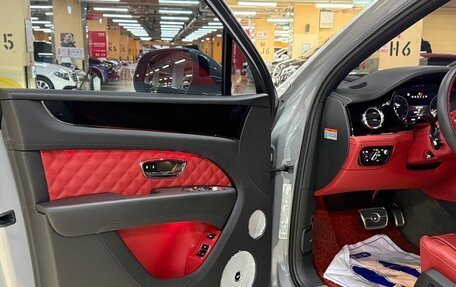 Bentley Bentayga I, 2022 год, 19 200 000 рублей, 13 фотография