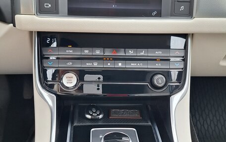 Jaguar XF II, 2017 год, 2 220 000 рублей, 16 фотография