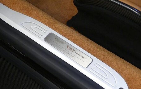 Aston Martin V12 Vantage, 2022 год, 30 730 000 рублей, 13 фотография