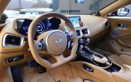 Aston Martin V12 Vantage, 2022 год, 30 730 000 рублей, 5 фотография