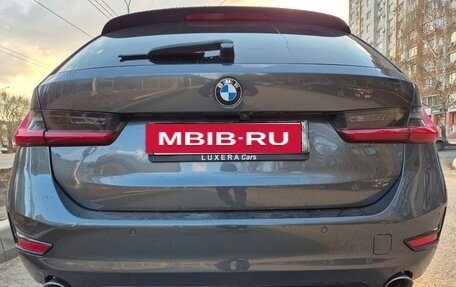 BMW 3 серия, 2019 год, 2 650 000 рублей, 14 фотография