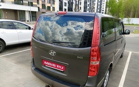 Hyundai H-1 II рестайлинг, 2011 год, 1 600 000 рублей, 2 фотография