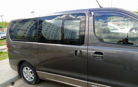Hyundai H-1 II рестайлинг, 2011 год, 1 600 000 рублей, 21 фотография