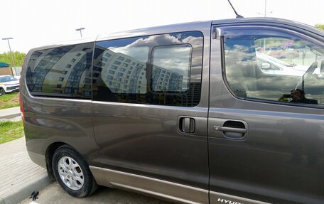 Hyundai H-1 II рестайлинг, 2011 год, 1 600 000 рублей, 22 фотография