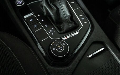Volkswagen Tiguan II, 2020 год, 3 099 000 рублей, 18 фотография