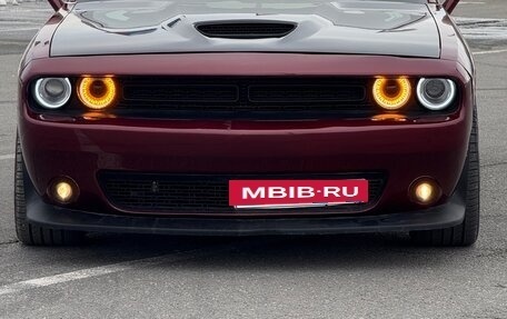 Dodge Challenger III рестайлинг 2, 2019 год, 4 350 000 рублей, 2 фотография