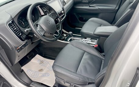 Mitsubishi Outlander III рестайлинг 3, 2021 год, 2 650 000 рублей, 9 фотография