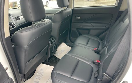 Mitsubishi Outlander III рестайлинг 3, 2021 год, 2 650 000 рублей, 12 фотография