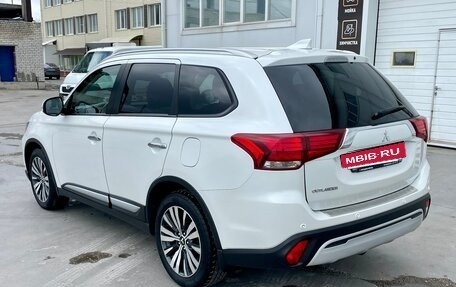 Mitsubishi Outlander III рестайлинг 3, 2021 год, 2 650 000 рублей, 5 фотография
