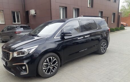 KIA Carnival III, 2018 год, 2 650 000 рублей, 3 фотография