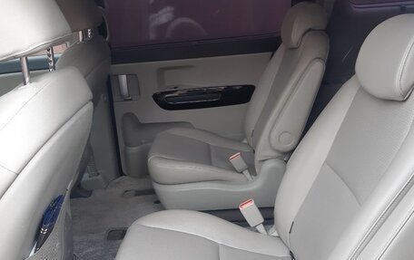 KIA Carnival III, 2018 год, 2 650 000 рублей, 8 фотография