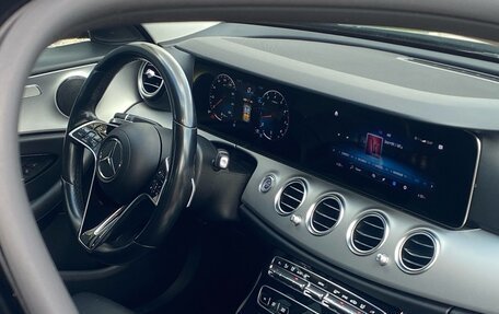 Mercedes-Benz E-Класс, 2021 год, 2 750 000 рублей, 21 фотография