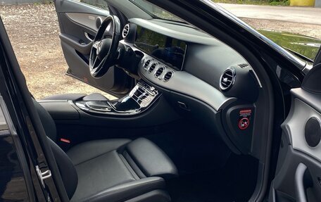Mercedes-Benz E-Класс, 2021 год, 2 750 000 рублей, 26 фотография