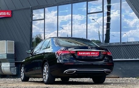 Mercedes-Benz E-Класс, 2021 год, 2 750 000 рублей, 24 фотография