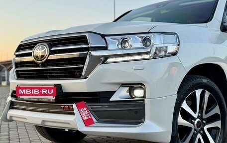 Toyota Land Cruiser 200, 2019 год, 7 200 000 рублей, 21 фотография