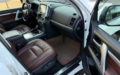 Toyota Land Cruiser 200, 2019 год, 7 200 000 рублей, 37 фотография