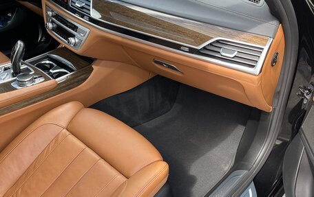 BMW 7 серия, 2015 год, 3 550 000 рублей, 18 фотография