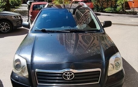 Toyota Avensis III рестайлинг, 2004 год, 700 000 рублей, 2 фотография