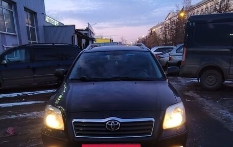 Toyota Avensis III рестайлинг, 2004 год, 700 000 рублей, 14 фотография